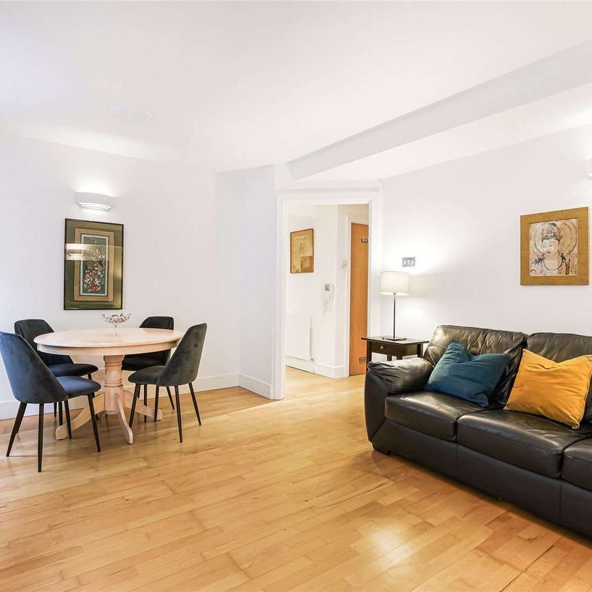 Two double bedroom apartment set on the ground floor of a portered building on a beautiful Westminster square. This contemporary property is fully furnished and well presented throughout. - Photo 1