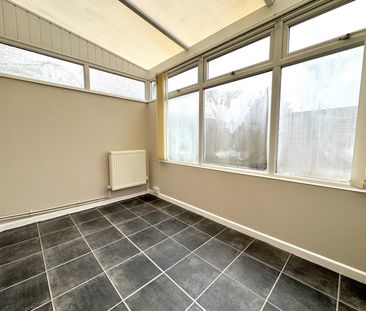 3 bedroom semi-detached garage/parking space to rent - Photo 4