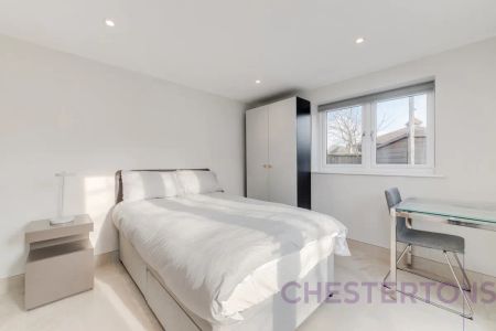 4 bedroom house in London - Photo 5