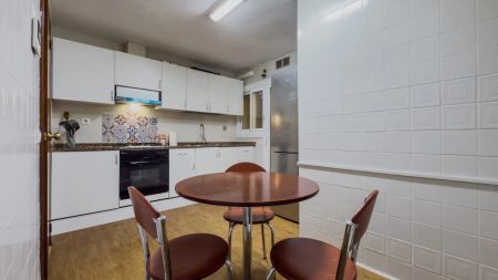 4-bedroom apartment for rent in Sants, Barcelona - Photo 4