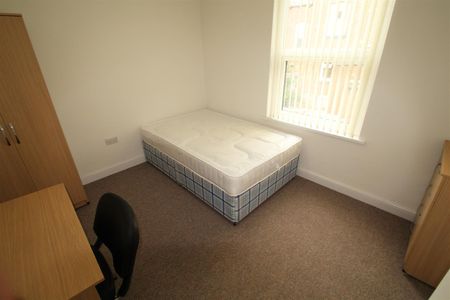 Beamsley Grove, Hyde Park, LS6 1LA, Leeds - Photo 4