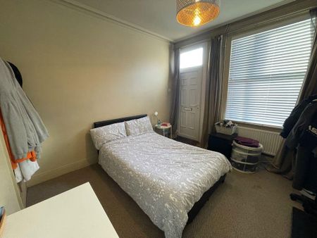 3 bedroom terraced house to rent - Photo 3