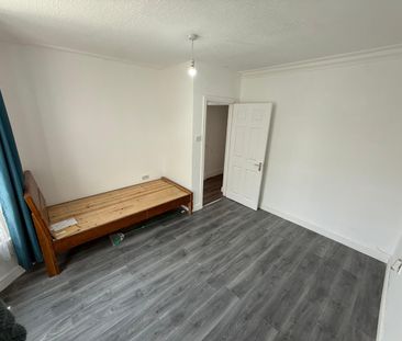 2 Bed Flat, Cecil Road, HA3 - Photo 2