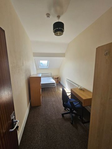 8 Bed Semi-Detached House, Wilbraham Road, M14 - Photo 4