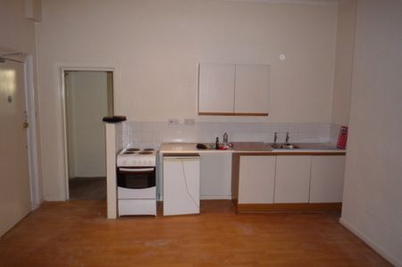Flat 1, 183 City Road, Cardiff CF24 3JB - Photo 2