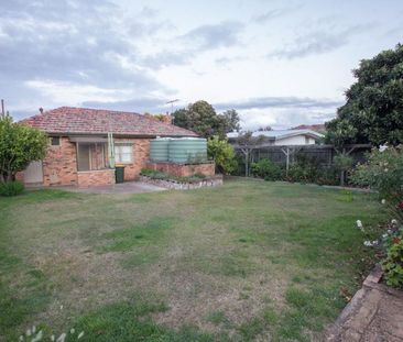 PERFECT LOCATION 2 BEDROOMS & STUDY - Photo 2