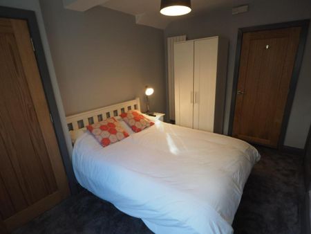 1 bedroom in a house share to rent - Photo 3