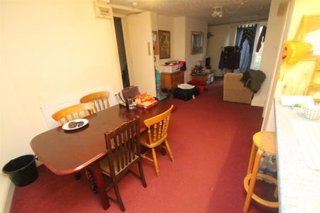3 bedroom ground floor flat to rent - Photo 3