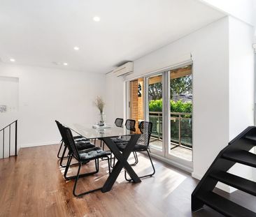 Spacious Two Bedroom Townhouse with Beachside Convenience - Photo 2