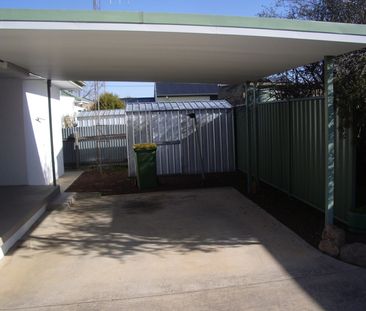 1/9 Mulqueeney Street, Wodonga VIC 3690 - House For Rent | Domain - Photo 4