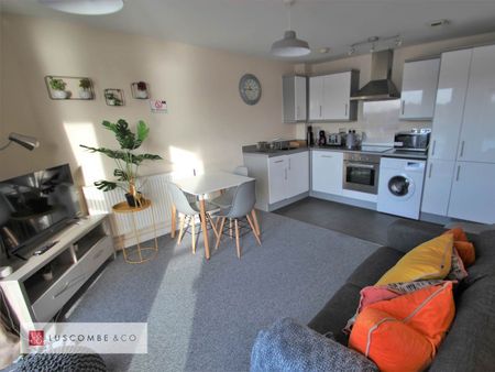 Cambria House - Photo 2