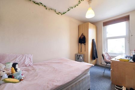 6 bedroom terraced house to rent - Photo 3