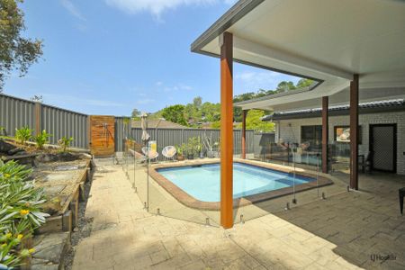 THREE BEDROOM FULLY FURNISHED HOME WITH POOL IN QUIET CUL DE SAC - Photo 5