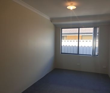 Large Family Home Located near the Ocean and Estuary&period; - Photo 2