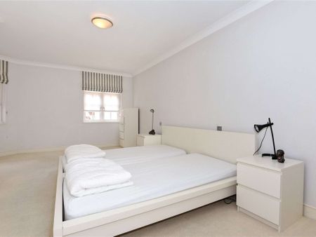 A modern apartment within town centre riverside development close to Station, benefitting from a huge "flexi-room" in basement. - Photo 2