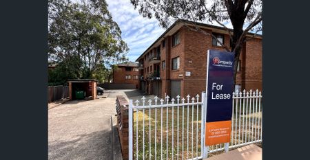 Huge Open plan, Only a short walk to Westfields shopping centre. - Photo 4