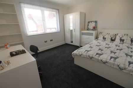 Huntsmoor House, Spital Tongues - Photo 5