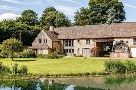 Stunning four bedroom period property situated in an idyllic location in the Cotswold village of Bagendon. - Photo 5