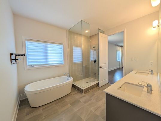 For Lease - 192 Sunset Vista Court, Aurora, Ontario - Photo 1