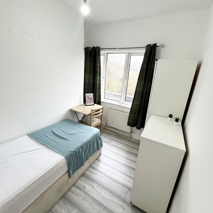 Room in a Shared House, Homefield Road, HA0 - Photo 1