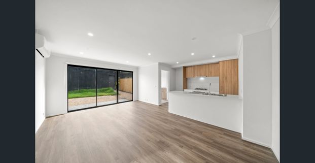 Modern 4-Bedroom Home with 3 Bathrooms in Wollert - Photo 1