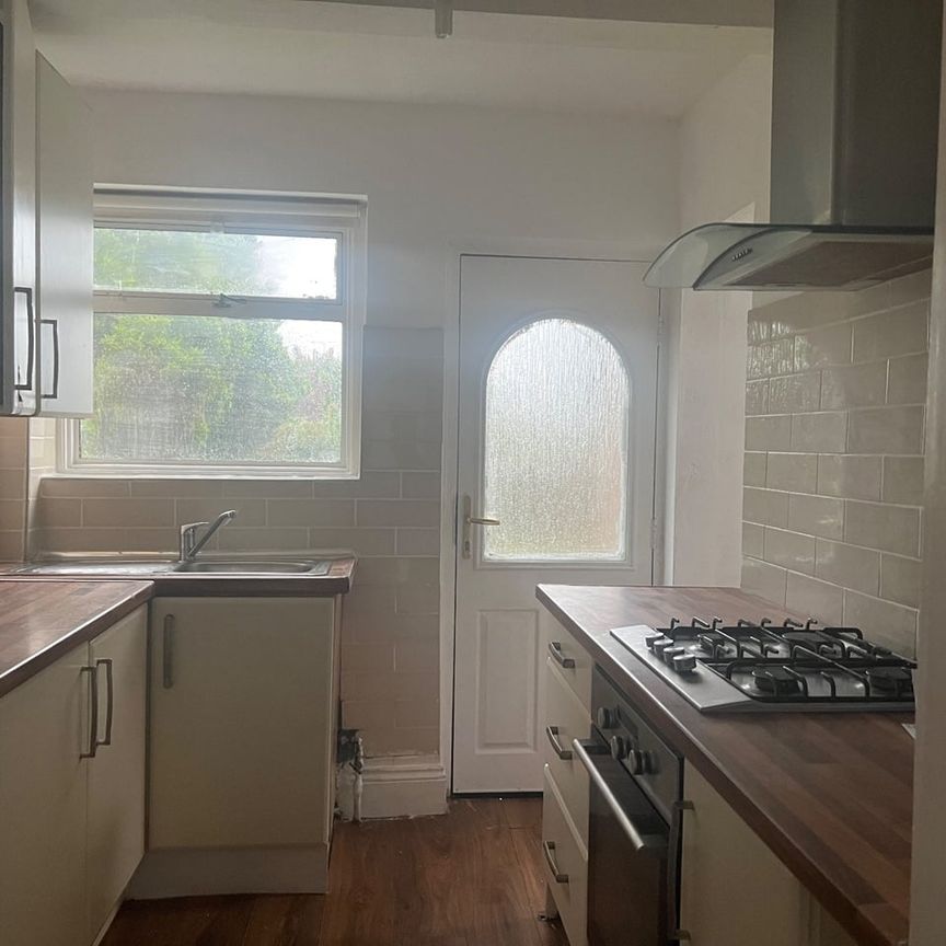 3 Bed Semi-Detached House, Coventry, CV6 - Photo 1