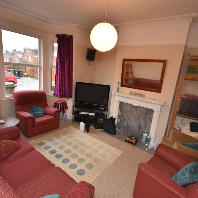 4 bedroom end of terrace house to rent - Photo 1