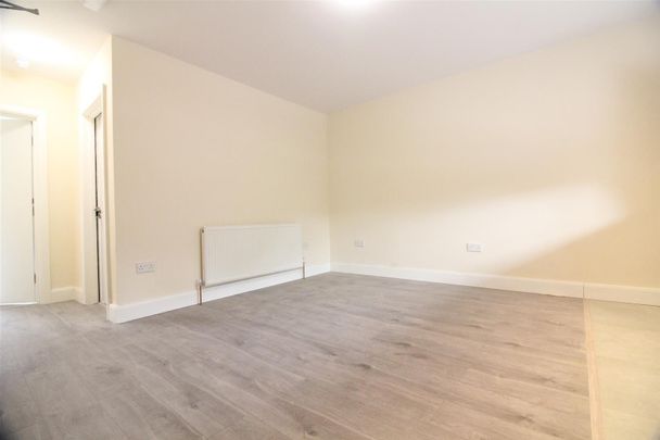 Kingsley Road, Hounslow - Photo 1