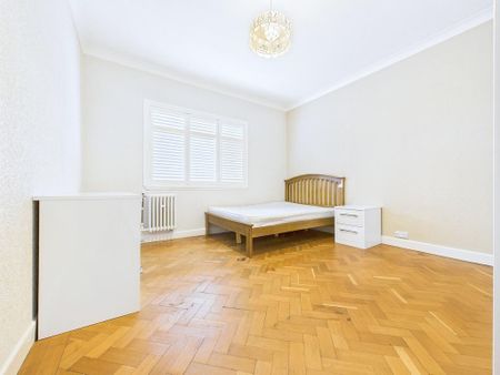 3 bedroom flat to rent - Photo 5