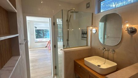 "Stylish 2-Bedroom Apartment in Kaiwharawhara – Id - Photo 5