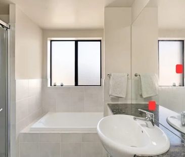 Varsity Lakes - Photo 3