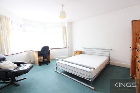 6 bedroom detached house to rent - Photo 5