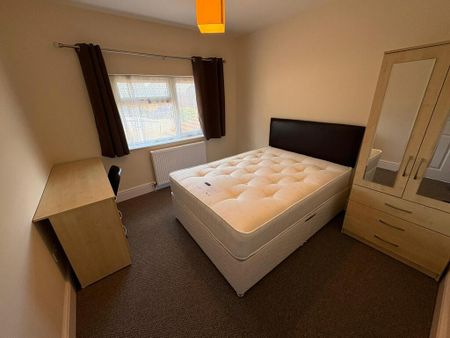 5 Bed Student Accommodation - Photo 3