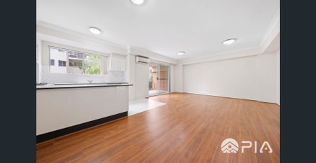 Modern 2-Bedroom Apartment in a Prime Liverpool Location - Photo 2