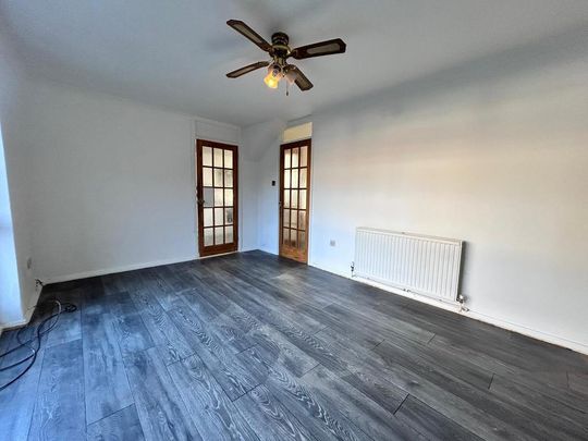 3 bedroom end of terrace house to rent - Photo 1