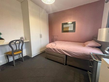 1 bedroom in a house share to rent - Photo 3