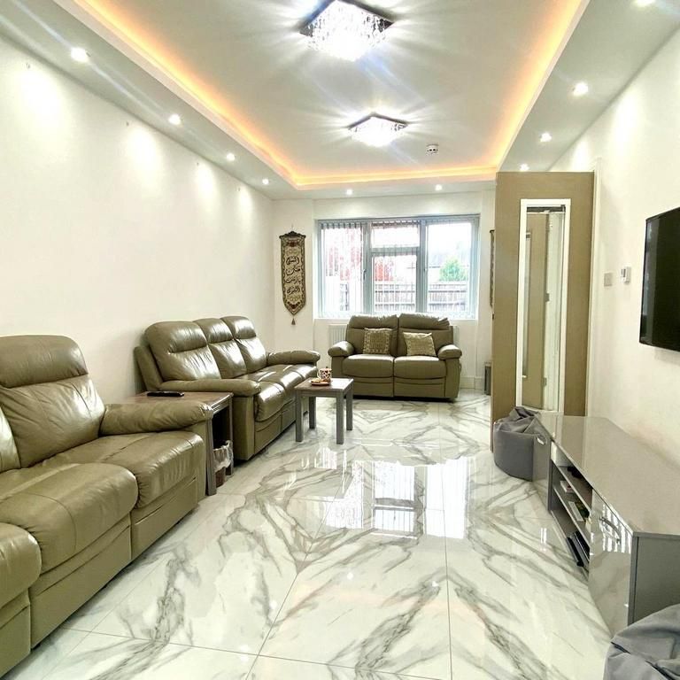 5 bedroom semi-detached house to rent - Photo 1