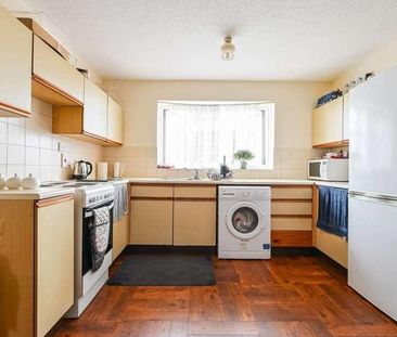 Bracken Close, Beckton, E6 - Photo 2