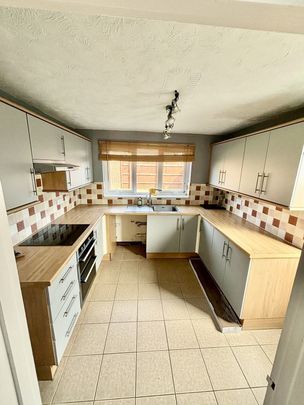 Landsdowne Road, Peterborough, Yaxley - Photo 1