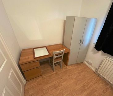 Room in a Shared House, Rowsley Avenue, NW4 - Photo 1