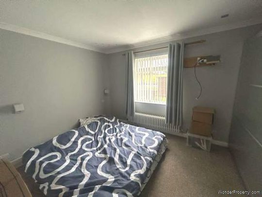 1 bedroom property to rent in Renfrew - Photo 1