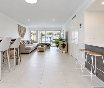 Stunning Resort-Style Apartment - walking distance to beach - Photo 2