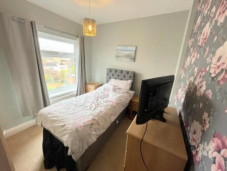 2 bedroom semi-detached house to rent - Photo 4