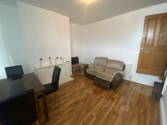 Ascot Terrace, Leeds - Photo 1