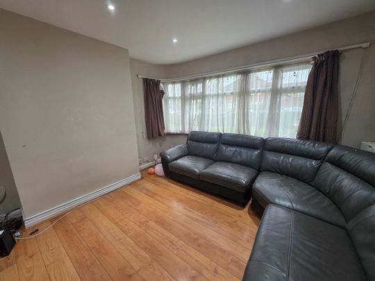 2 Bed Flat, Kenton Lane, HA3 - Photo 1