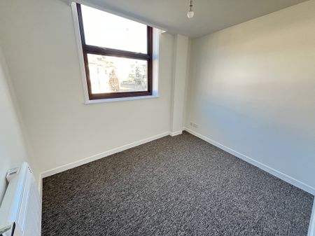 4 bed flat to rent in St Peters Road, Bournemouth, BH1 - Photo 3