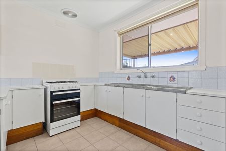 Charming 3-Bedroom Home in Thomastown - Photo 5