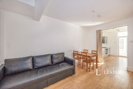 4 bedroom house to rent Renny Road, Portsmouth, Hampshire, PO1 - Photo 3