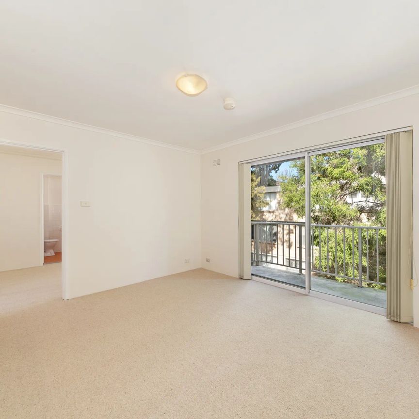 Bright Top Floor Apartment in the Heart of Cremorne - Photo 1