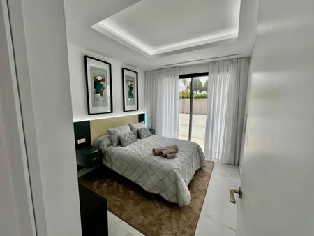 Alquiler Villa en Milla De Oro, Marbella - Photo 3